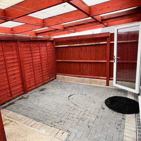 Full Studio Near Heathrow Airport & London Hayes  Exterior foto