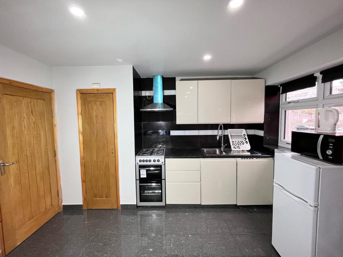 Full Studio Near Heathrow Airport & London Hayes  Exterior foto