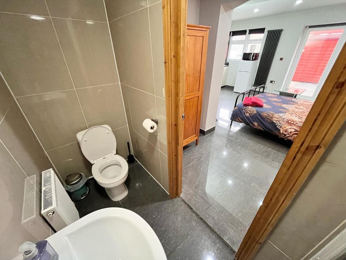 Full Studio Near Heathrow Airport & London Hayes  Exterior foto